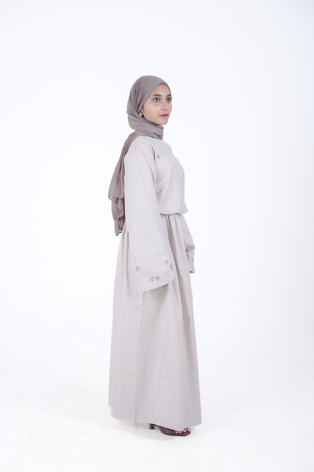 Bloom Embroidery Gown - Brown