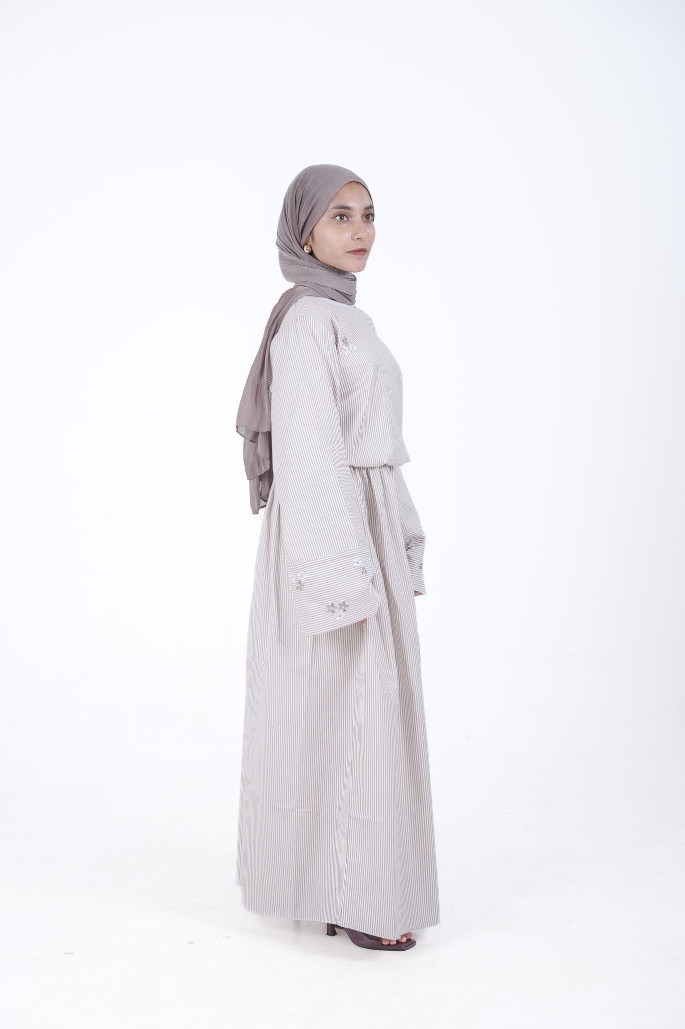 Bloom Embroidery Gown - Brown