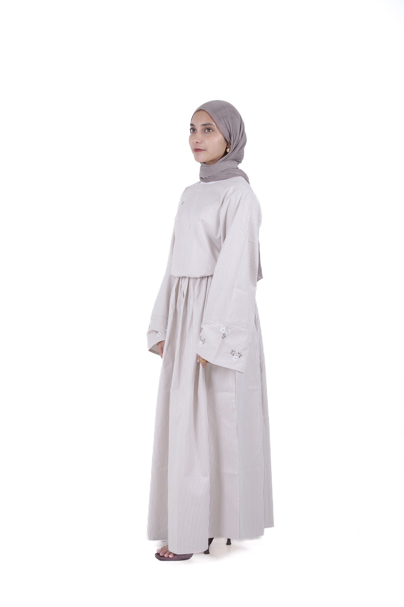 Bloom Embroidery Gown - Brown