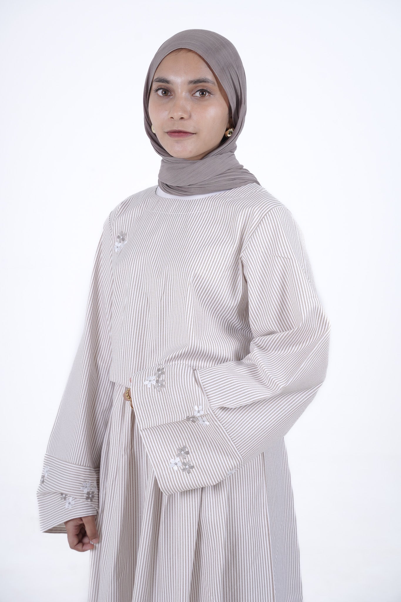 Bloom Embroidery Gown - Brown